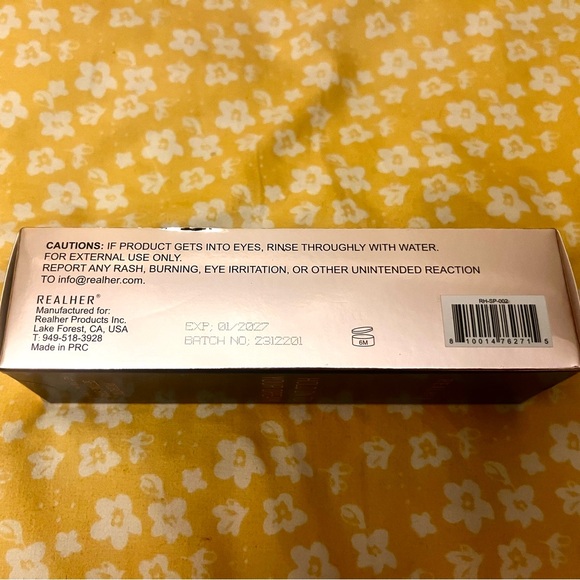 RealHer Probiotic Setting Spray & Clear/Black Makeup Clutch Set - Picture 4 of 13